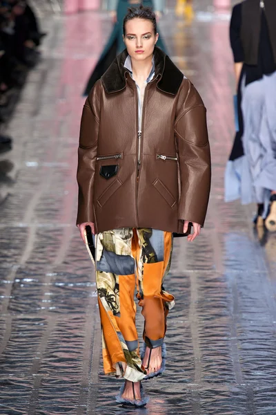 Look 24